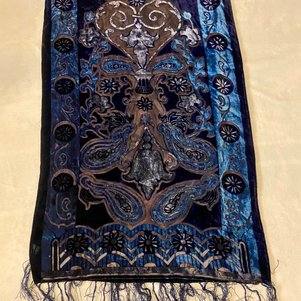 Scarf Velvet Devore Ornate Blue and Black Scarf Fine Silk Viscose Burnt Out NWOT - Picture 2 of 10